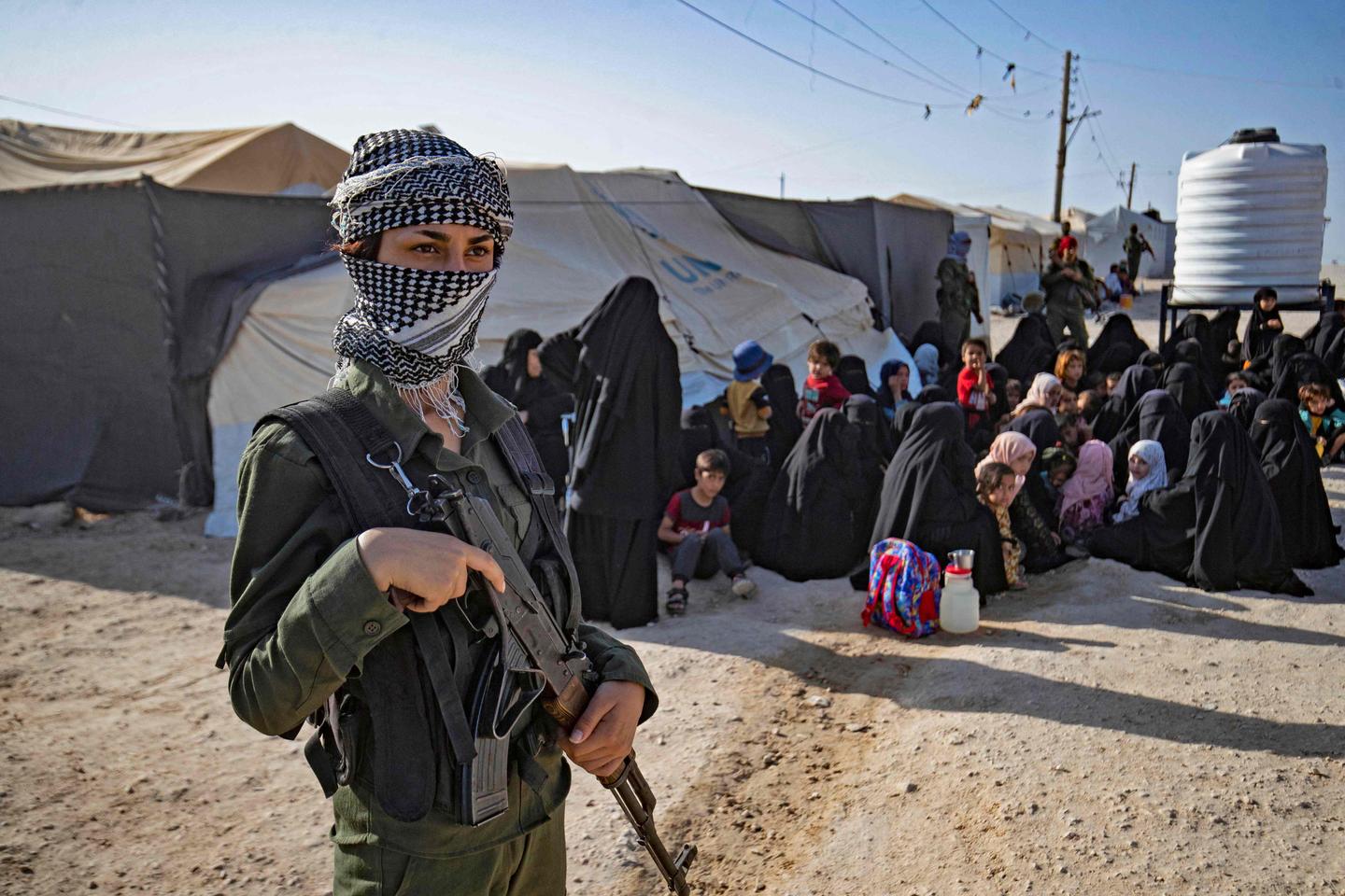 France repatriates three women and 10 children from Syrian prisons