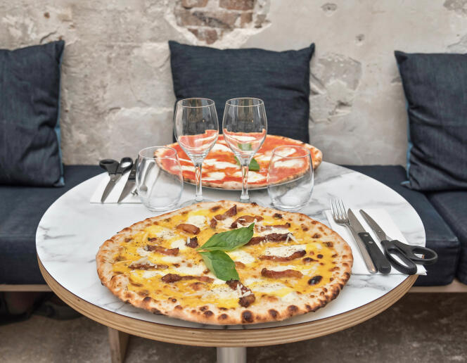 Pizzas Carmonella et Margherita du restaurant Ave pizza Romana.
