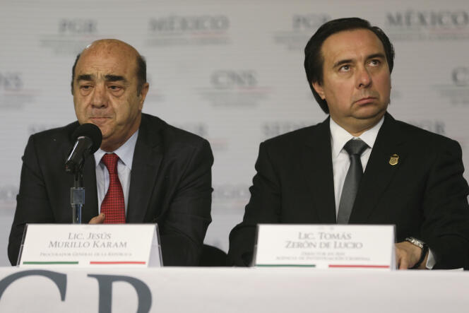 El exfiscal general de México Jesús Murillo Karam (izquierda) junto a Tomas Zeron, exdirector de la Agencia de Investigación Criminal de México, en la Ciudad de México el 9 de octubre de 2014.
