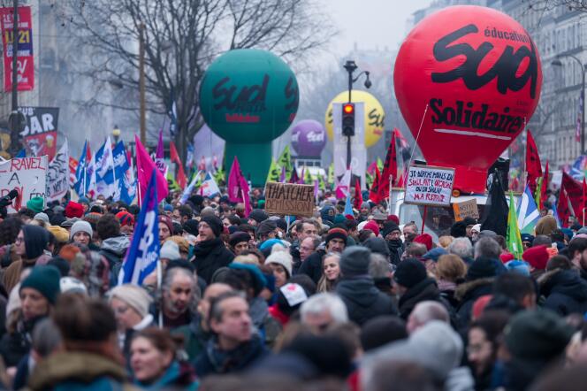Dans le cortège de la manifestation contre le projet de loi du gouvernement visant à réformer le système des retraites, à Paris, le 19 janvier 2023. 