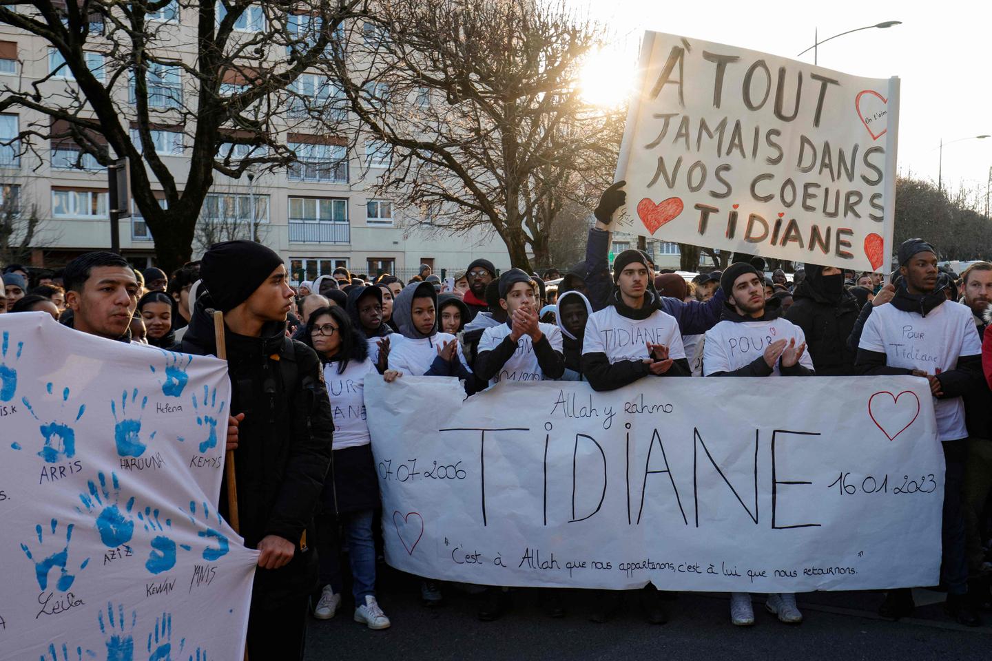En Thiais, una marcha blanca para rendir homenaje a Tidiane, asesinado frente a su instituto