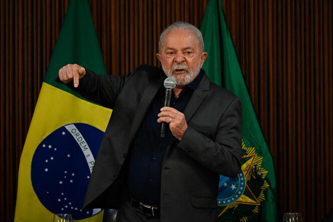 El presidente brasileño Lula se dirige a los gobernadores de los estados federados, en Brasilia, el 9 de enero de 2023, un día después del saqueo de edificios institucionales por parte de partidarios del expresidente Jair Bolsonaro.
