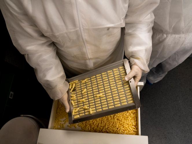 A manufacturer fills a semi-automatic capsule filler loader at the Delpeche pharmacy in Paris on January 13, 2023.