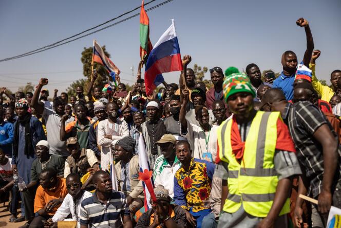 Manifestación contra la presencia francesa en Burkina Faso, en Uagadugú, 20 de enero de 2023. 