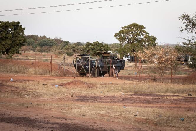 Un tanque francés en Kaya, en el centro-norte de Burkina Faso, el 20 de noviembre de 2021.