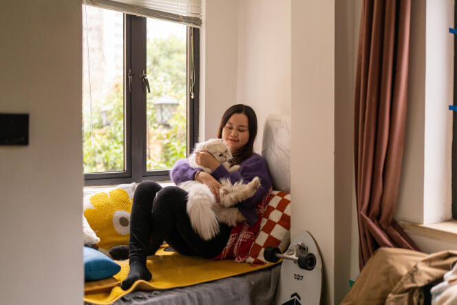 Jing, 31 ans, originaire de Yangzhou, province de Jiangsu, dans son appartement à Shanghaï (Chine), le 22 janvier 2023.