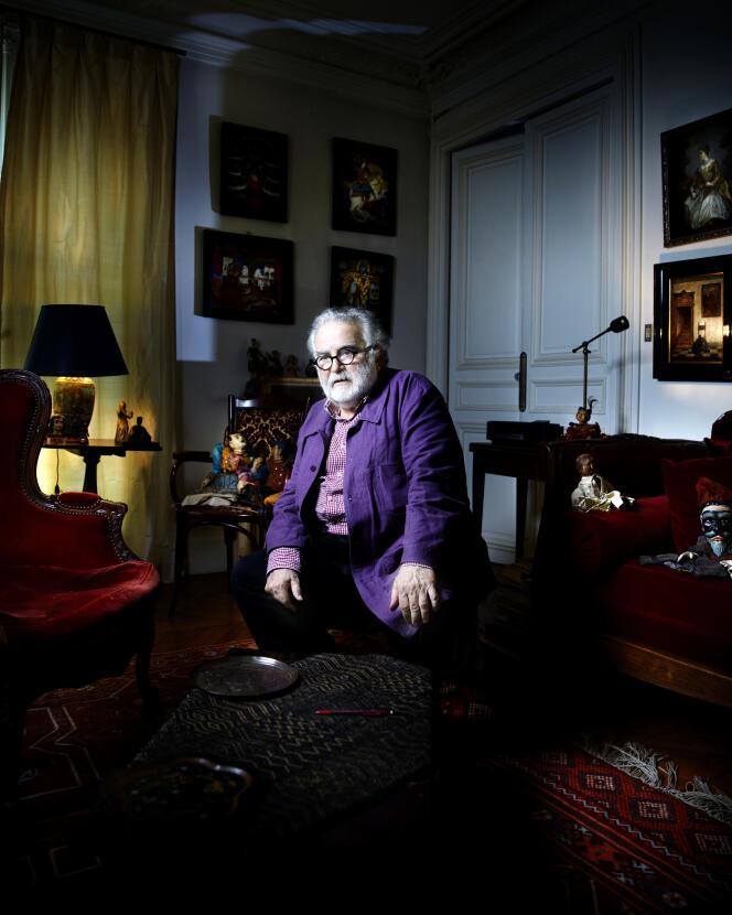 Georges Banu, chez lui à Paris, le 16 août 2013.