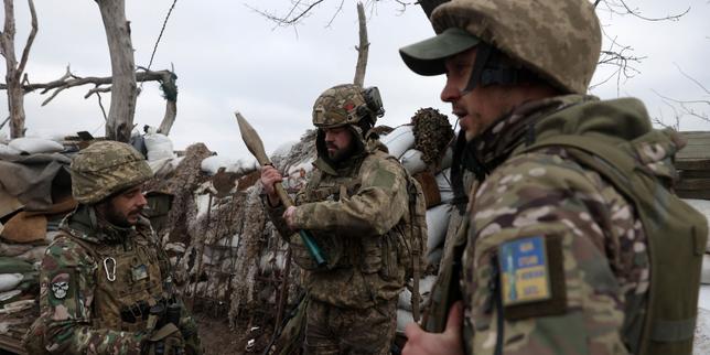 Guerre en Ukraine, en direct : démissions en cascade de hauts responsables ukrainiens après un scandale de corruption