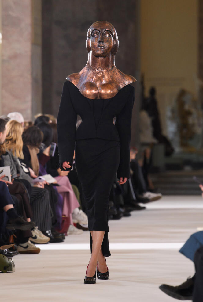 Défilé Schiaparelli haute couture printemps-été 2023.
