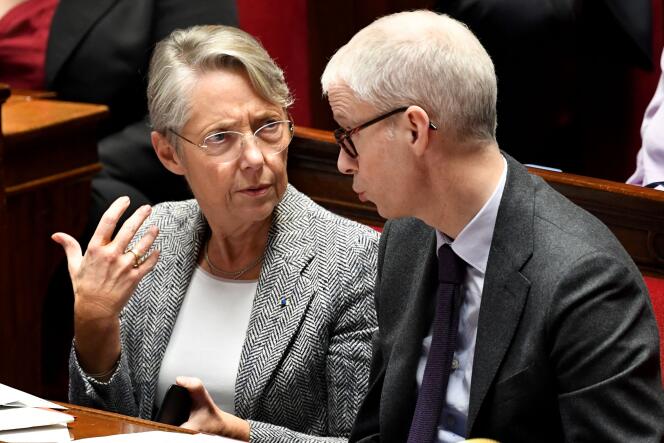 La première ministre Elisabeth Borne et le ministre délégué aux relations avec le Parlement, Franck Riester, lors d’une séance de questions au gouvernement, à l’Assemblée nationale, le 24 janvier 2023.