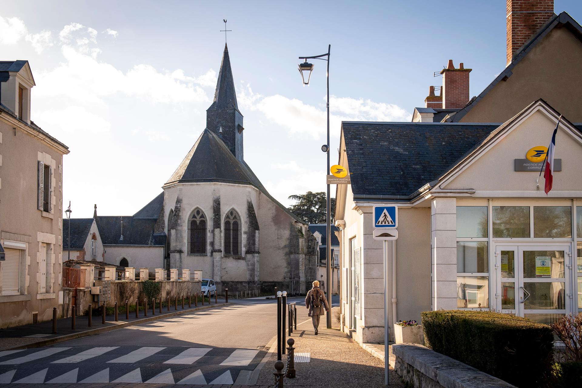 Centre De Tri Postal Noyers Sur Cher La Poste : dans les villages du Loir-et-Cher, les facteurs multitâches se  déploient