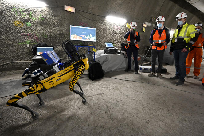 Le chien-robot SCAR, développé par l’école des Mines de Nancy, dans le laboratoire souterrain de Bure (Meuse), le 11 mai 2021.