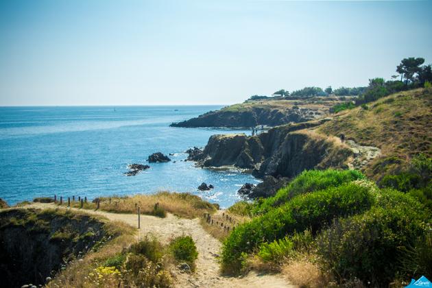 On the coast path, along the Vermeille coast (Pyrénées-Orientales).