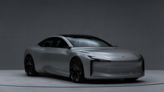 Hopium's Machina, a luxury sedan with 500 horsepower and a range of 1,000 kilometers, is not expected until 2025. 