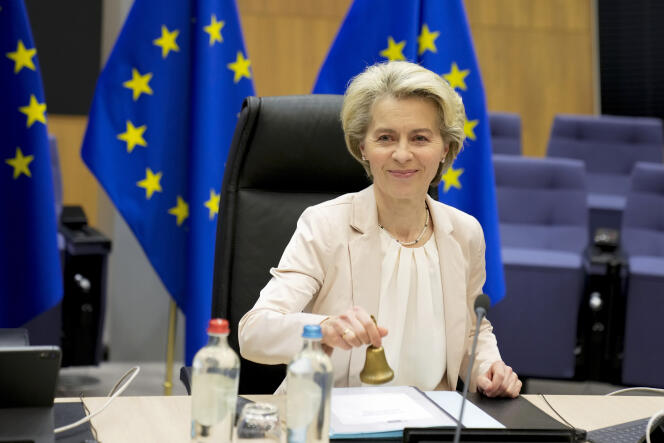 La présidente de la Commission européenne, Ursula von der Leyen, lors de la réunion hebdomadaire du collège des commissaires au siège de l’UE à Bruxelles, le 25 janvier 2023.