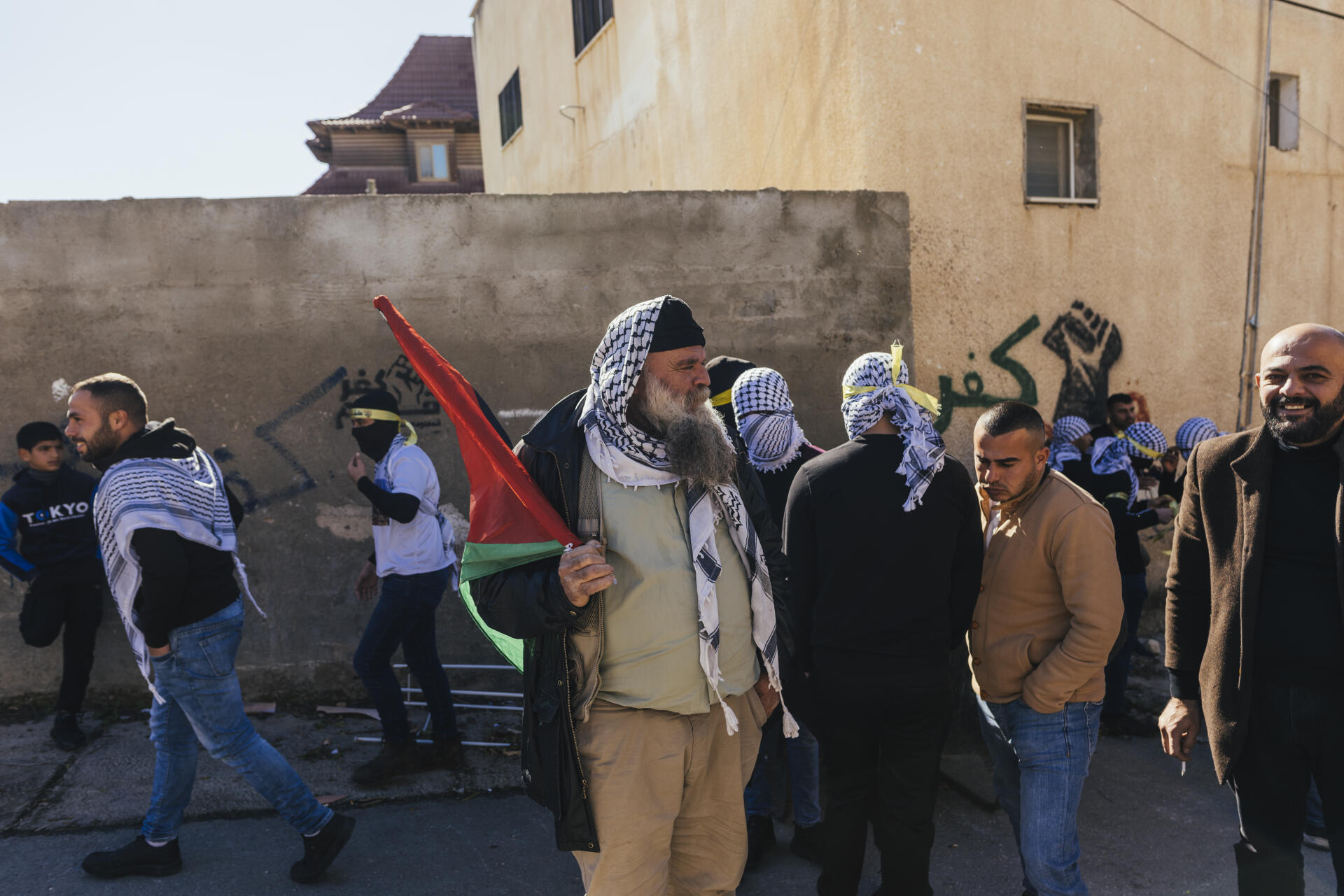 Des militants palestiniens se préparent pour une manifestation à Kafr Qaddum (Cisjordanie), le 20 janvier 2023. 