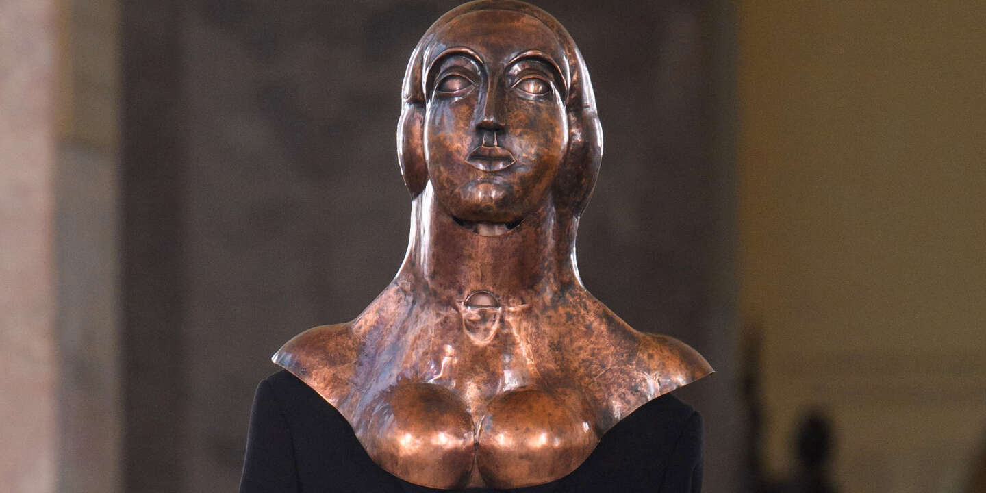Anatomie d’une silhouette haute couture : la  femme géante  de Schiaparelli