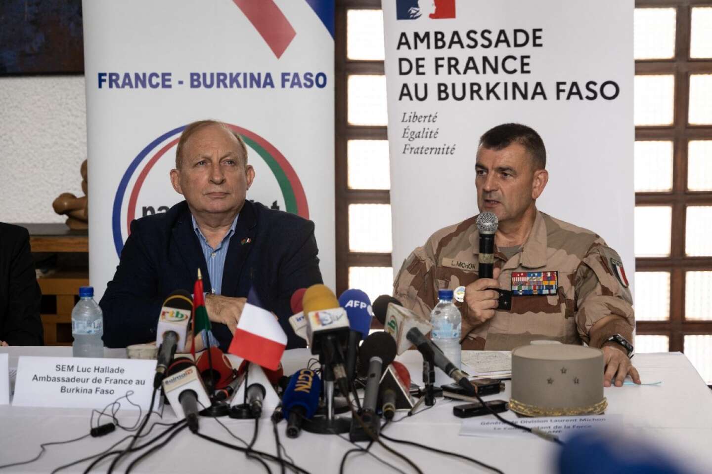 Burkina Faso : la France rappelle son ambassadeur pour « consultations » après l’annonce du départ de ses troupes du pays