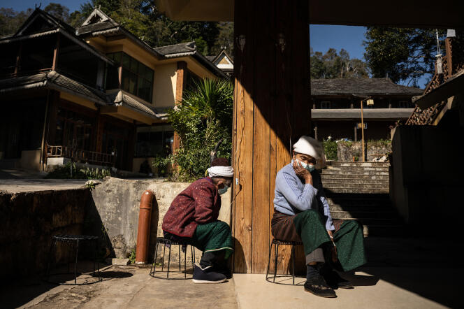 Des patientes ayant contracté le Covid-19 attendent dans une clinique de Wengji, un village de la province du Yunnan, dans le sud de la Chine, le 11 janvier 2023.