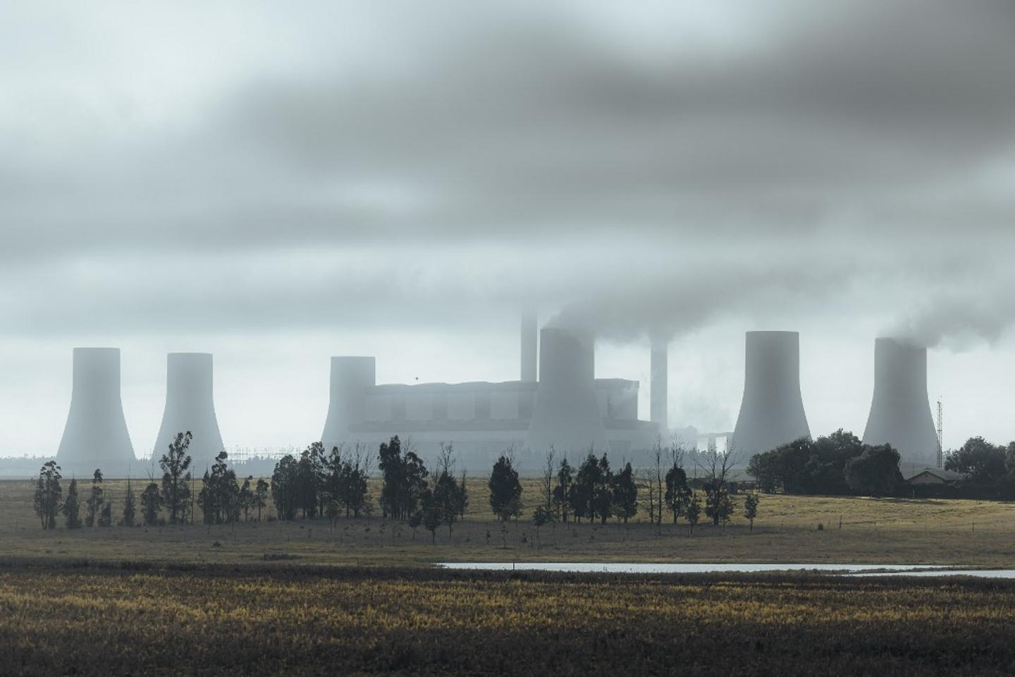 En Sudáfrica, la crisis eléctrica no perdona a los muertos