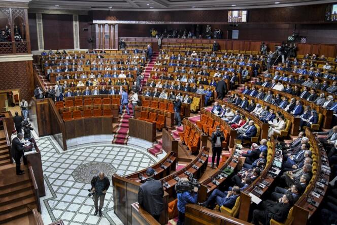 Les membres des deux chambres du Parlement marocain lors d’une session conjointe à Rabat, le 23 janvier 2023.