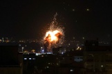 Une explosion à Gaza lors d’une frappe des forces israéliennnes, le 27 janvier.