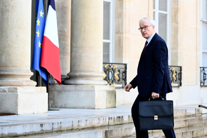 Le directeur de la DGSE, Bernard Emié, arrive à l’Elysée pour un conseil de défense et de sécurité nationale, à Paris, le 11 janvier 2023.