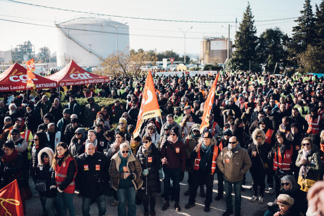 Reunión de varias organizaciones sindicales a la convocatoria de la CGT en el marco de la lucha contra la reforma de las pensiones, en la planta petroquímica de Lavéra, en Martigues (Bouches-du-Rhône), el 26 de enero de 2023.