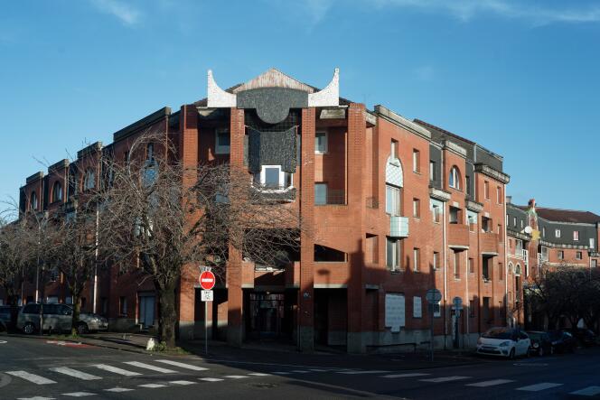La façade « Goldorak » d’un des immeuble de Gilles Neveux du quartier de l’Alma-Gare, à Roubaix (Nord), le 17 janvier.