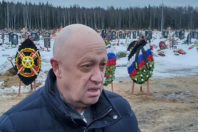 Wagner Group boss Yevgeny Prigojine attends the funeral of one of his fighters who died in Ukraine, in Saint Petersburg, Russia, December 24, 2022. 