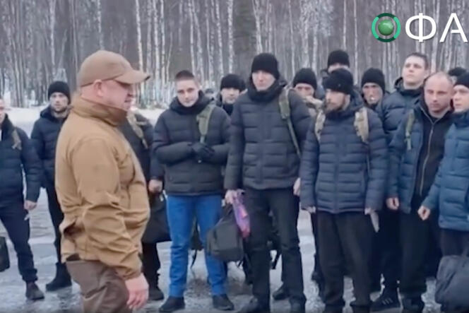 Screenshot from a video released on January 18 by the RIA FAN news agency, owned by Yevgeny Prigozhin. The founder of the Wagner mercenary group appears in the center of a group of released former prisoners.