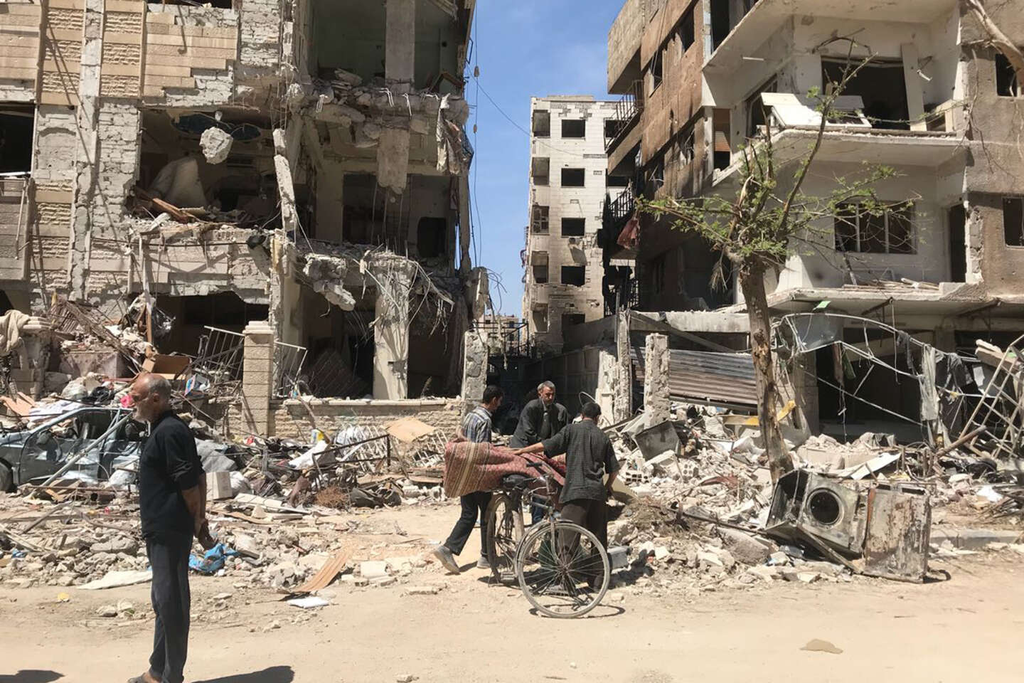 Syrie : l'OIAC confirme que le régime d'Assad a effectué une attaque au chlore à Douma en 2018 - Le Monde