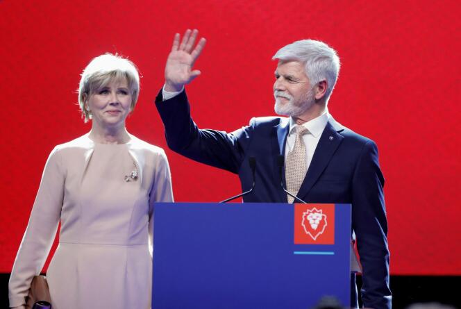 Petr Pavel en la sede de su campaña en Praga el sábado 28 de enero, tras el cierre de las urnas para las elecciones presidenciales checas.  