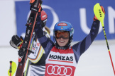 Mikaela Shiffrin après sa victoire sur le slalom de Coupe du monde de ski alpin, à Spindleruv Mlyn, en République tchèque, le 28 janvier.