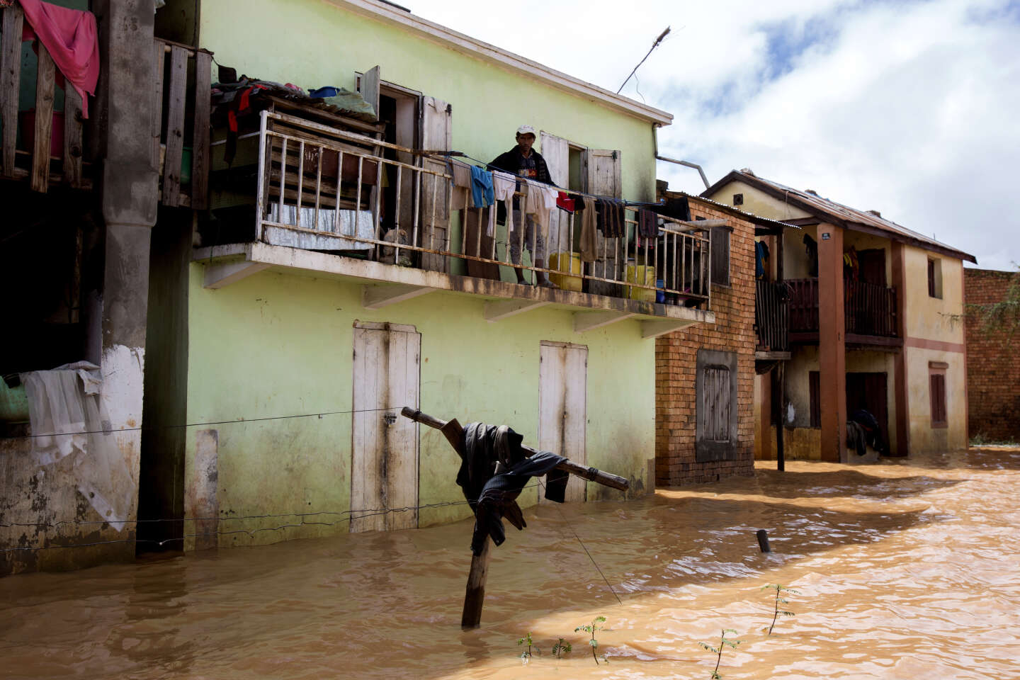 Photo of Al menos 25 muertos y 38.000 desplazados tras paso de tormenta Cheneso