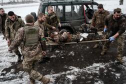 Un soldat ukrainien blessé près du front, dans la région de Donetsk, le 29 janvier 2023.