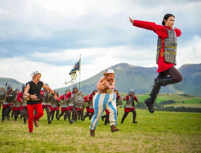 De gauche à droite : Astérix (Guillaume Canet), Obélix (Gilles Lellouche) et la princesse Fu Yi (Julie Chen) dans « Astérix & Obélix. L’Empire du Milieu », de Guillaume Canet.
