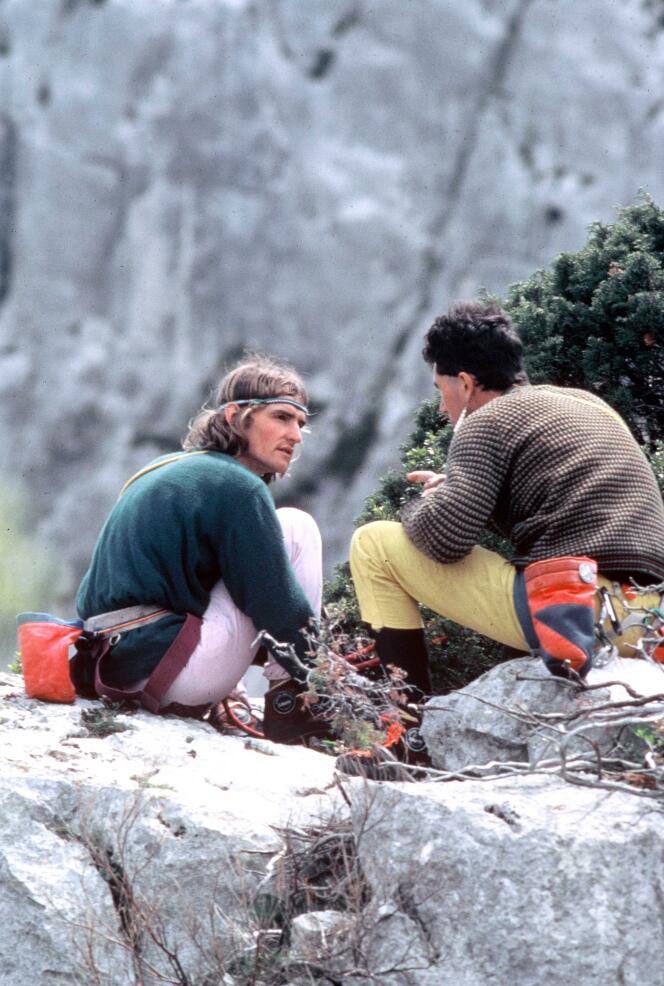 Patrick Edlinger (left) climbs the Gorges du Verdon bare-handed in 1984.