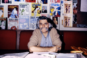 L’écrivain et journaliste François Cavanna, à la rédaction de « Charlie Hebdo », en 1978.