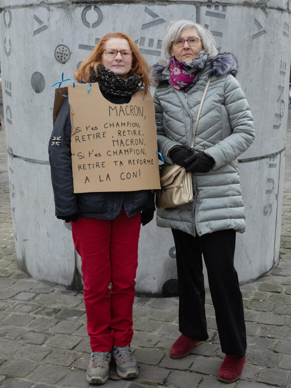 A droite, Dominique, 56 ans enseignante, professeur des écoles à La Sentinelle en périphérie de Valenciennes. A gauche, Christine 60 ans, professeur des écoles à La Sentinelle en périphérie de Valenciennes, le 31 janvier 2023.