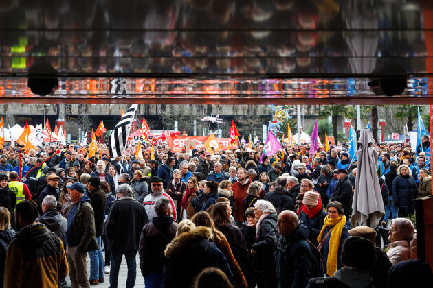 Militants CGT du site Airbus de Montoir-de-Bretagne, pendant la manifestation dans les rues de Saint-Nazaire (Loire-Atlantique) contre la réforme des retraites, le 31 janvier 2023.