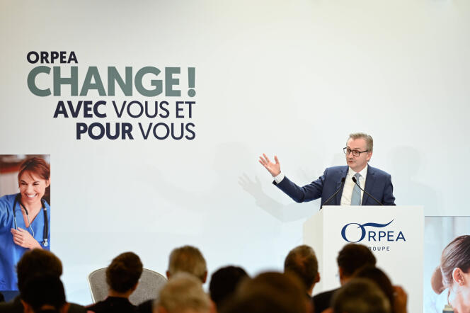 Le directeur général d’Orpea, Laurent Guillot, lors de la présentation du plan de transformation du groupe, à Paris, le 15 novembre 2022.