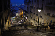 Nuit à Montmartre, à Paris.