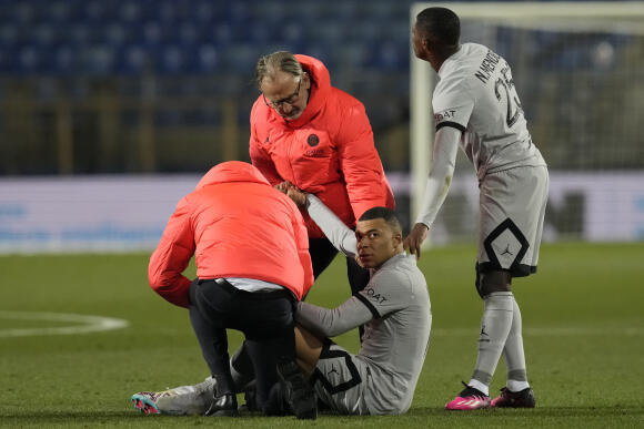 Kylian Mbappé s’est blessé à la cuisse lors de Montpellier-PSG le 29 janvier. (AP Photo/Thibault Camus)