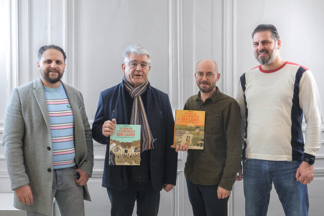 De izquierda a derecha: Mourad Benchellali, el exalcalde de Vénissieux André Gérin, el autor de cómics Jérôme Dries y Nizar Sassi, durante una conferencia en el Press Club, en Lyon, el 26 de enero de 2023.