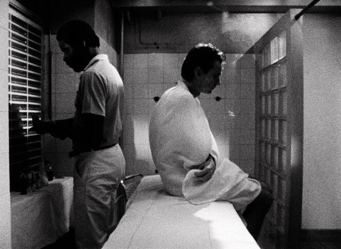 Dominique (Jacques Martial) et Antoine (Francis Frappat) dans « Noir et blanc » (1986), de Claire Devers.