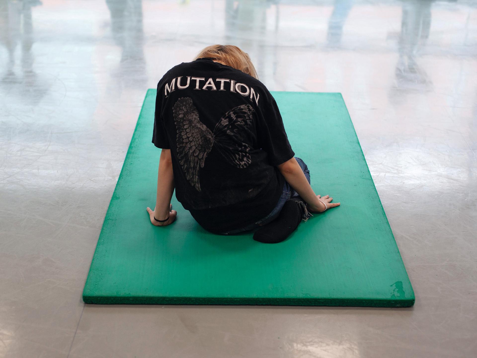 Pendant une séance de méditation, à la Maison de Solenn.