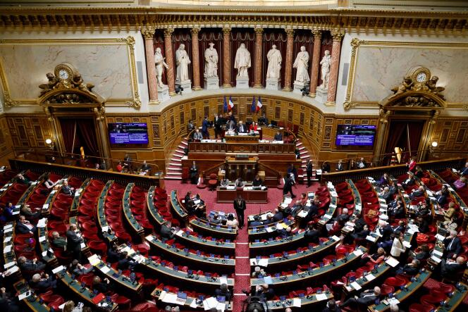 Le Sénat, où la droite est majoritaire, s’est prononcé mercredi 1er février, par 166 voix contre 152, pour inscrire dans la Constitution la « liberté de la femme » de recourir à l’IVG. 