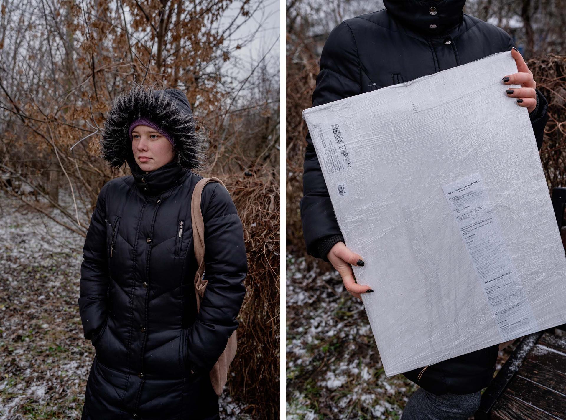 Vira, 17 ans, a commandé un coupe-papier afin d’améliorer son entreprise d’impression de photos, à Yasnohorodka (Ukraine), le 6 janvier 2023. 
