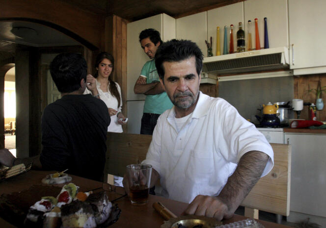 Le cinéaste iranien Jafar Panahi chez lui à Téhéran, le 25 mai 2010.